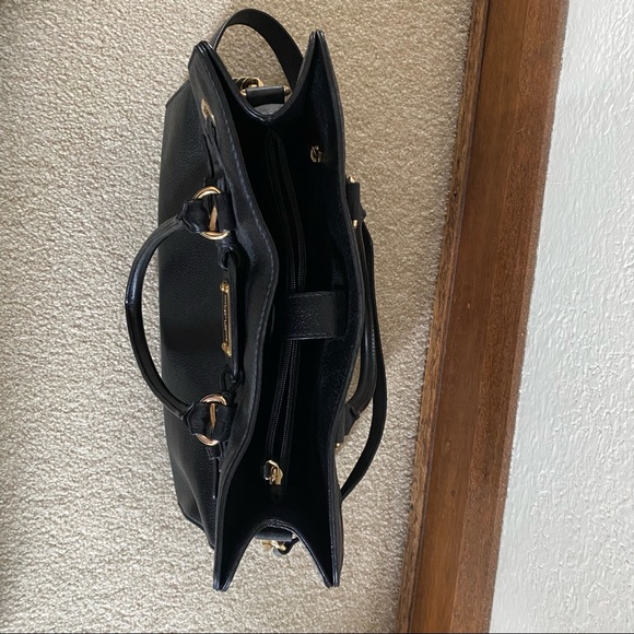 ✨ HOST PICK ✨ Michael Kors Leather Crossbody - Picture 4 of 4